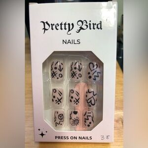 NEW Pink & Black Graffiti Design - New Press On Nails
